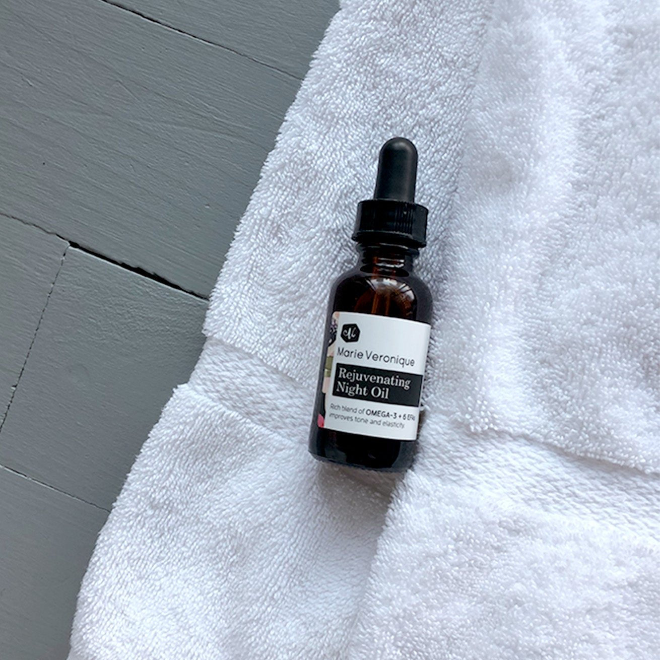 Marie Veronique Rejuvenating Night Oil Rich blend of OMEGA-3 + 6 EFAs improves tone and elasticity and repairs photo-aging damage. Microbiome-friendly